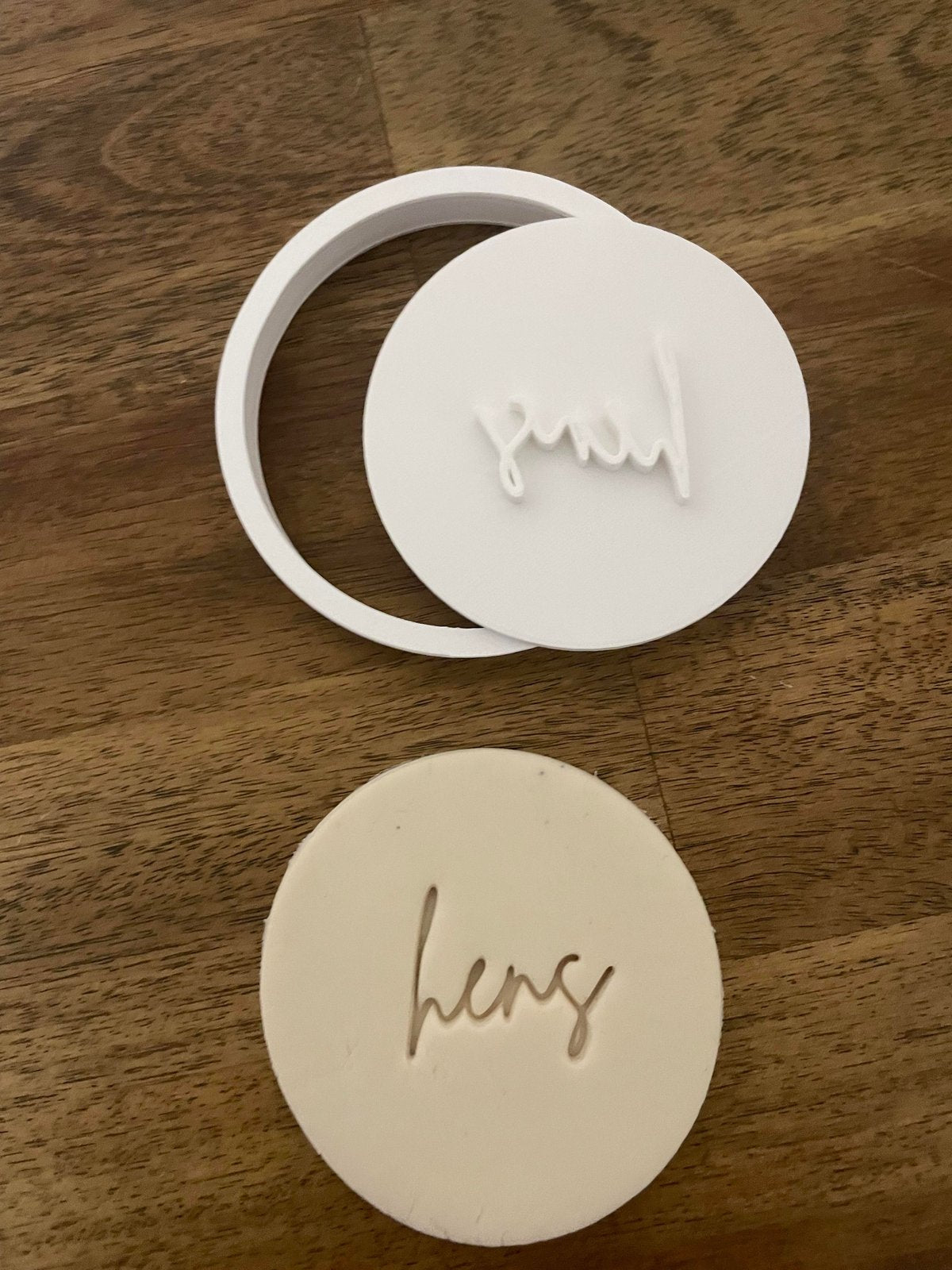 Hens stamp with circle cutter