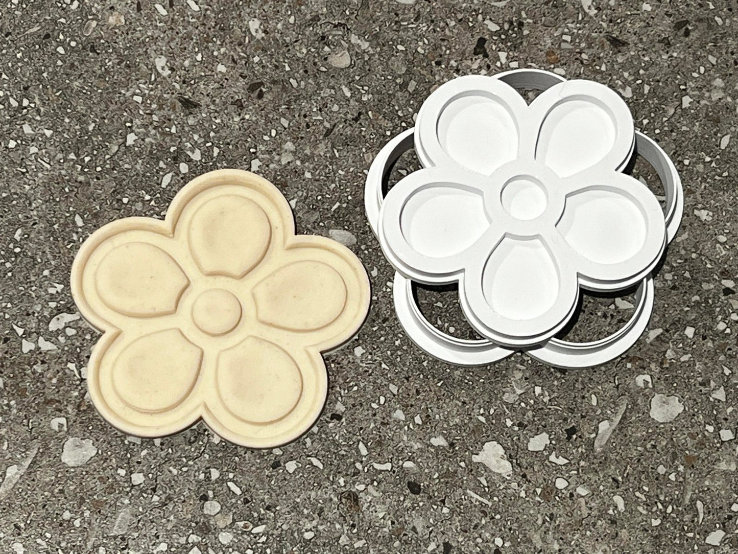 Daisy #3 stamp and cutter