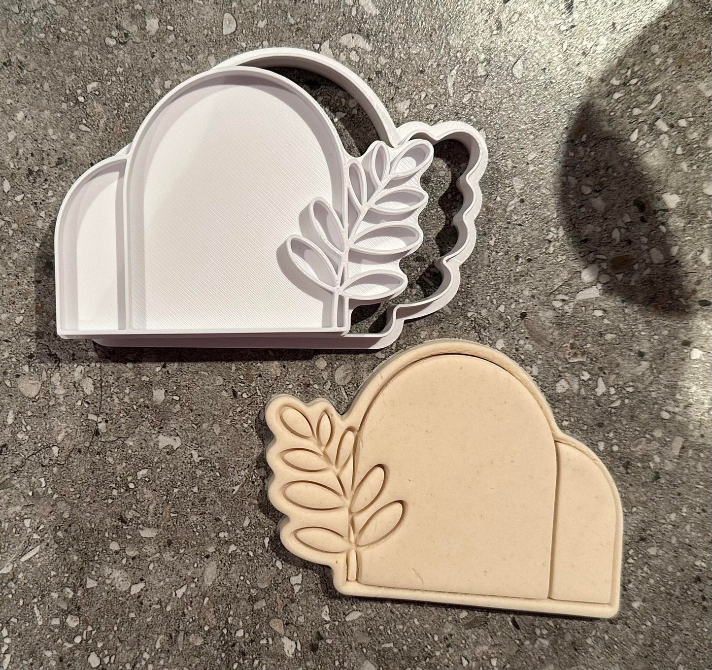 Double arch with large leaf stamp and cutter