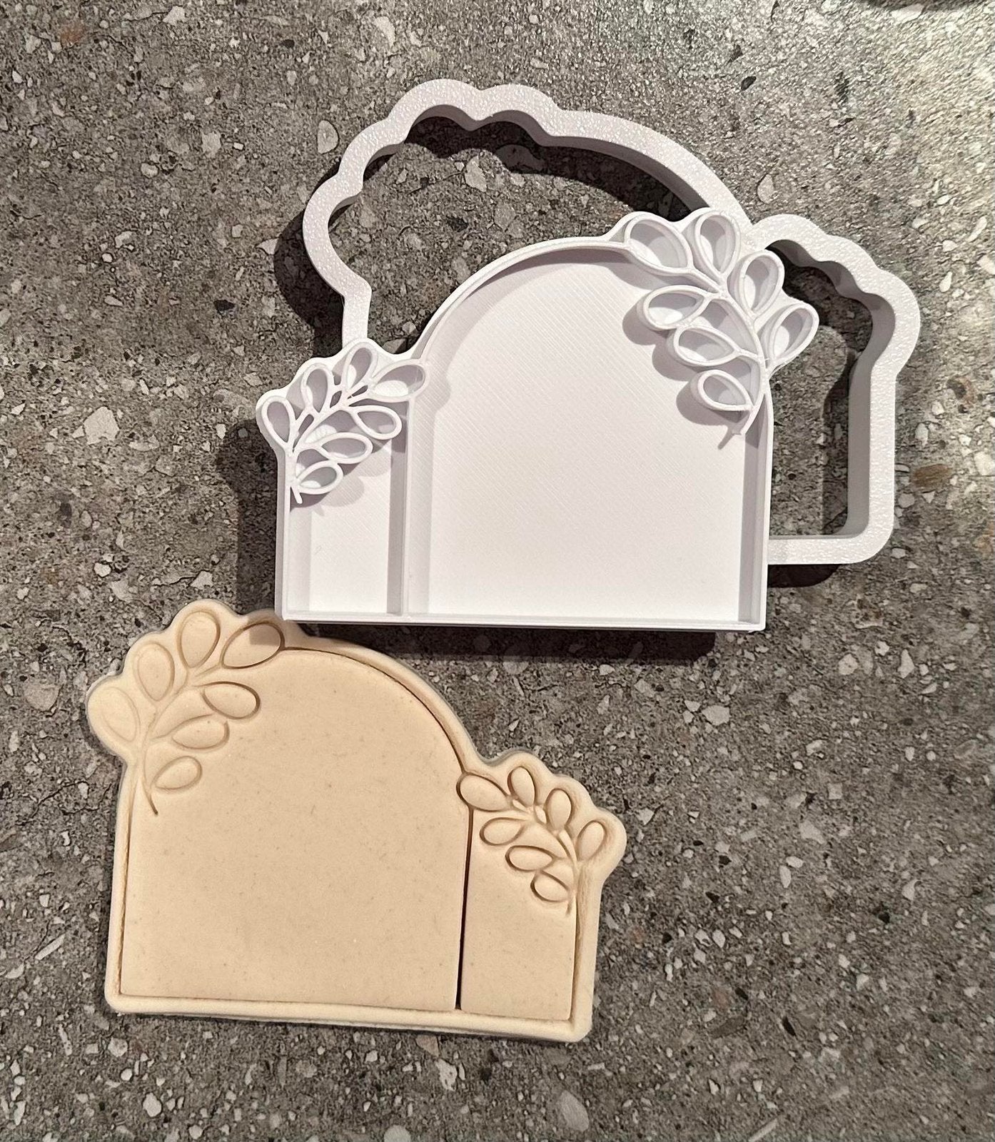 Double arch with flowers top stamp and cutter
