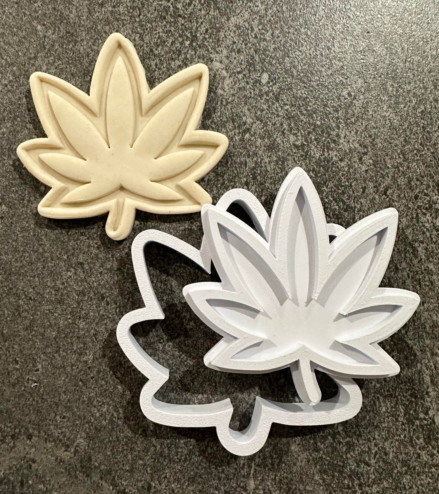 Weed leaf