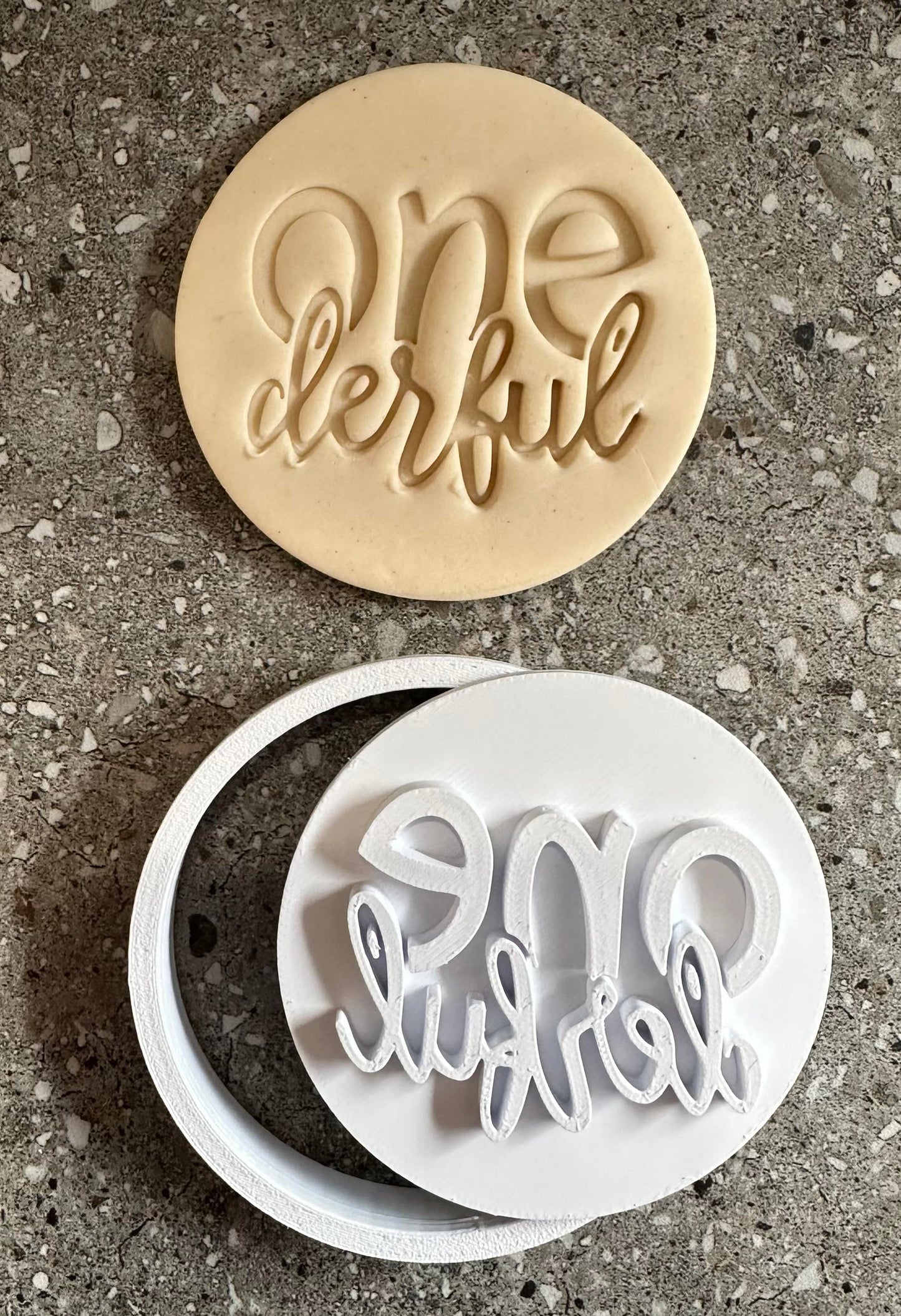 One derful on circle with circle cutter