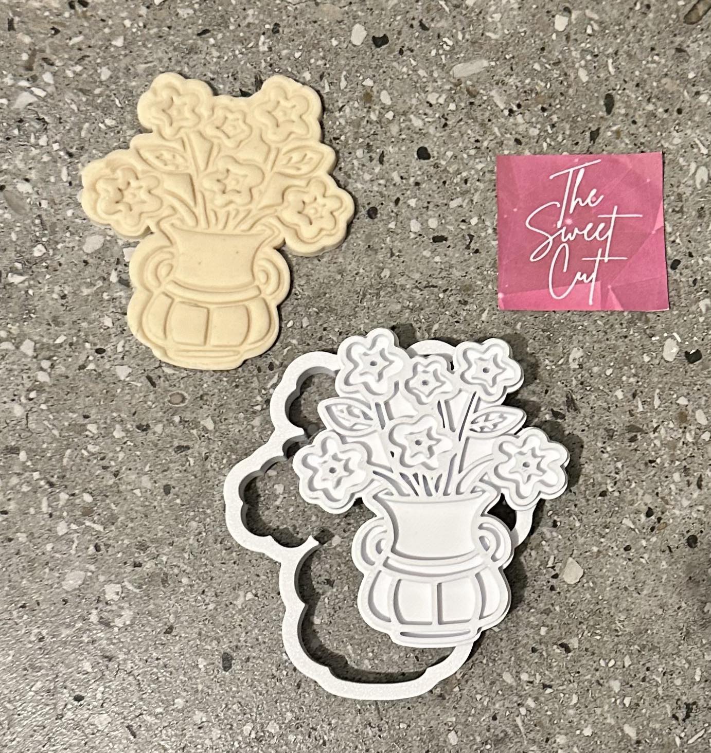 Flowers in vase 2 stamp and cutter