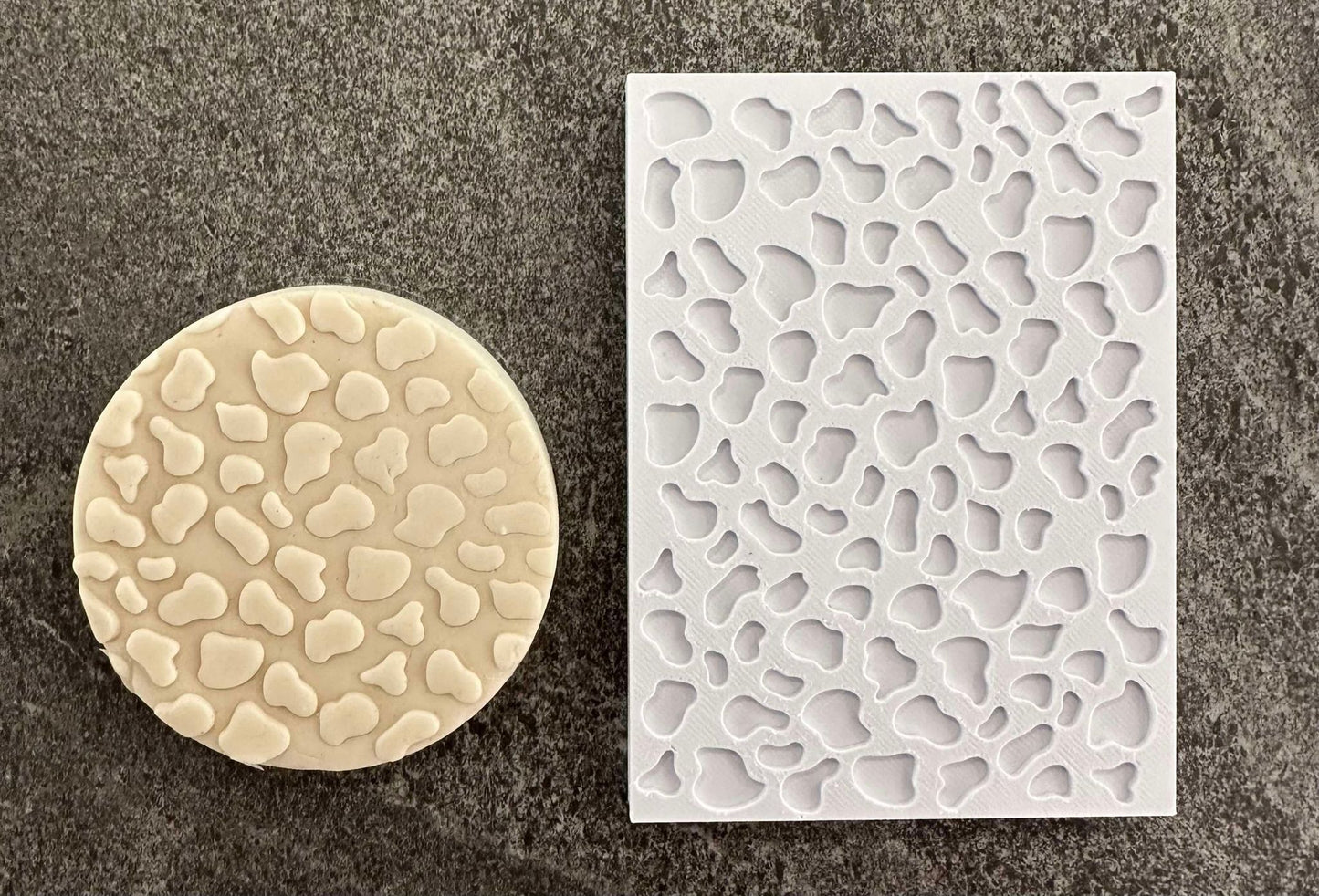 Cow pattern plate