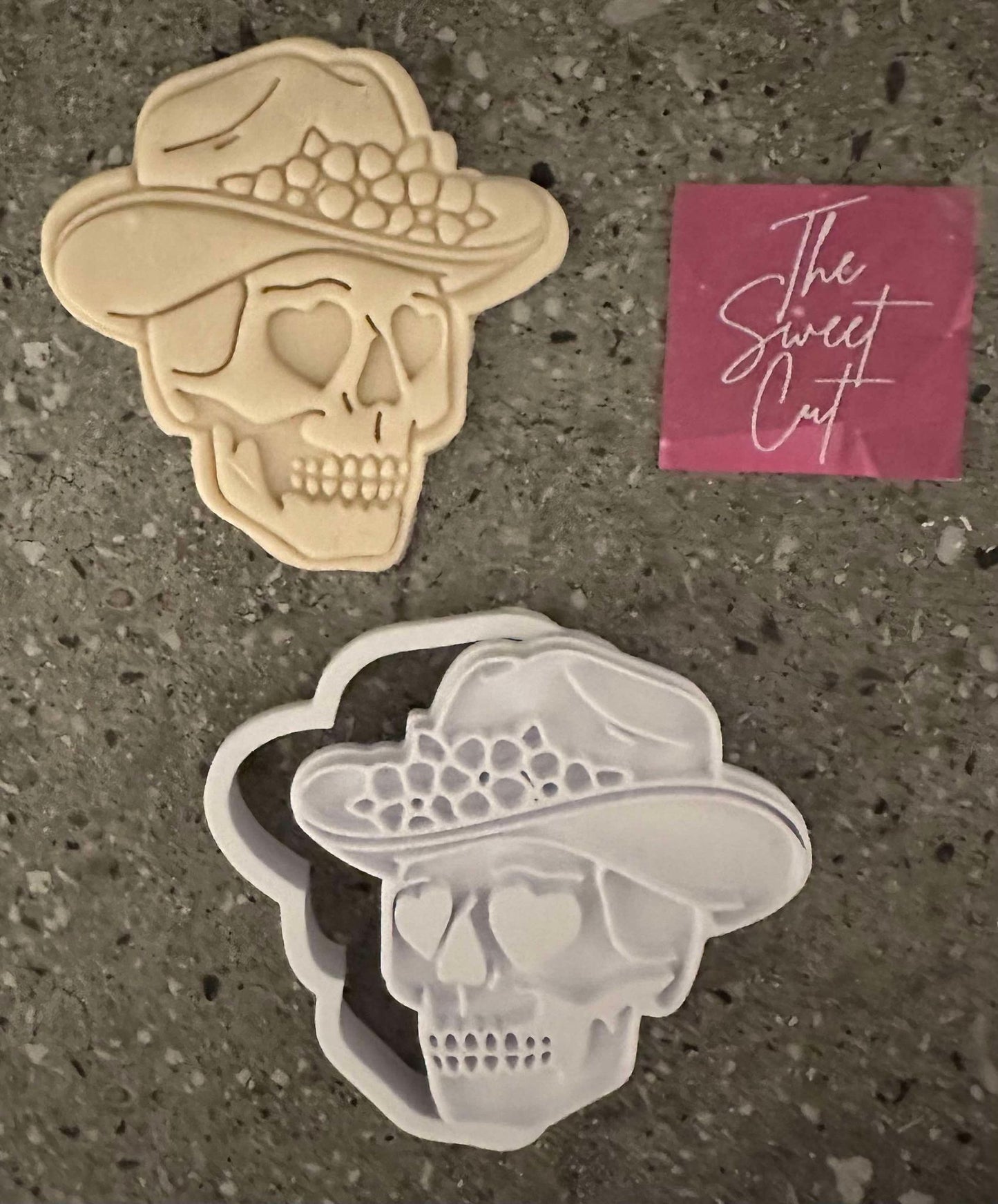 Scull with hat stamp and cutter