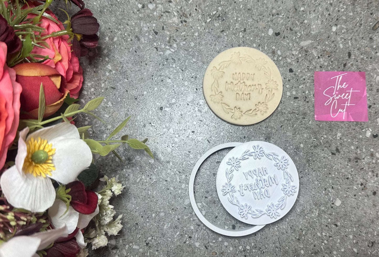 Happy Mother's Day with flowers stamp and circle cutter