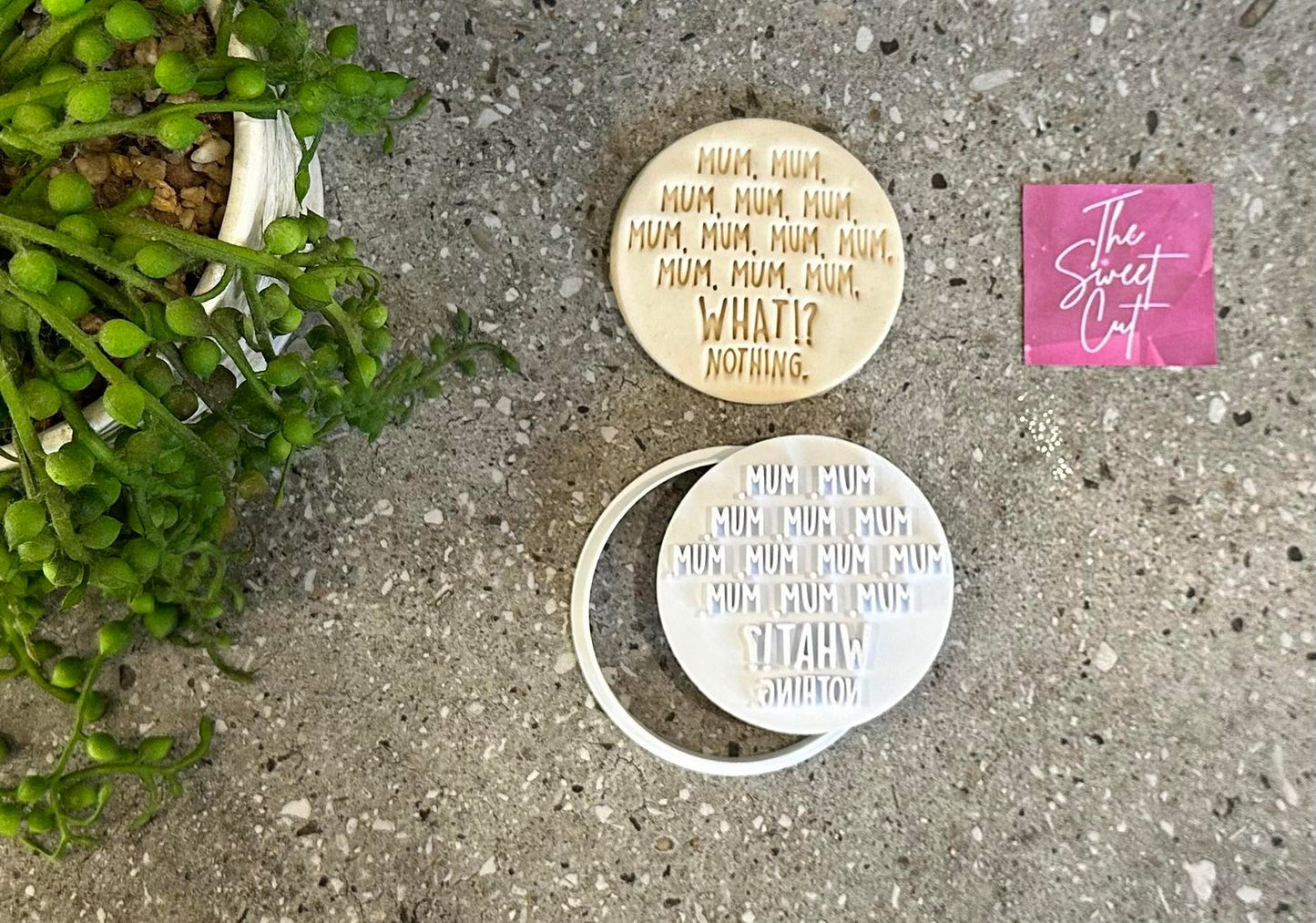 Mum, Mum, Mum stamp with circle cutter