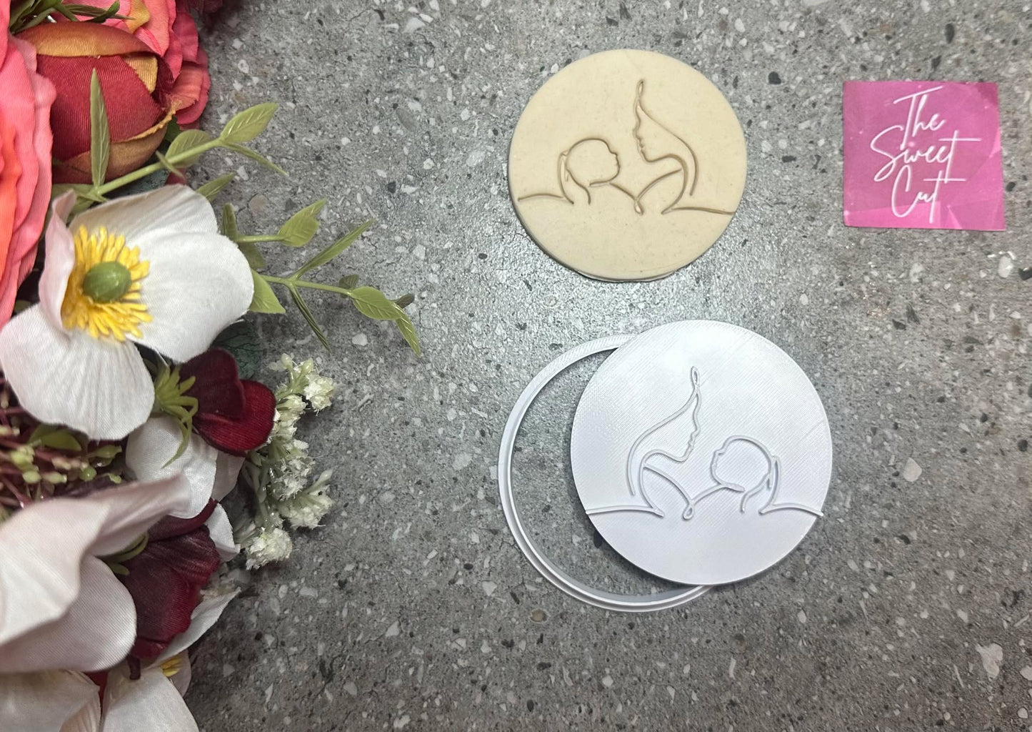 Line mother and baby on circle with circle cutter