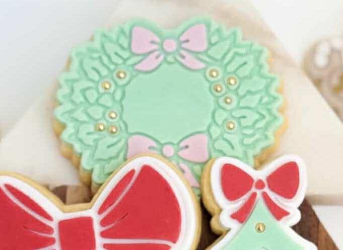 Wreath with bow stamp and cutter